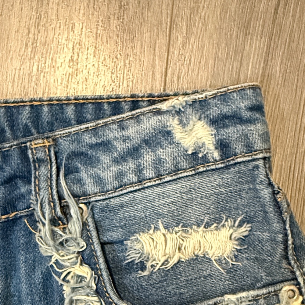 C&C California Ripped Blue Jean Shorts. Size 25 - Picture 6 of 10